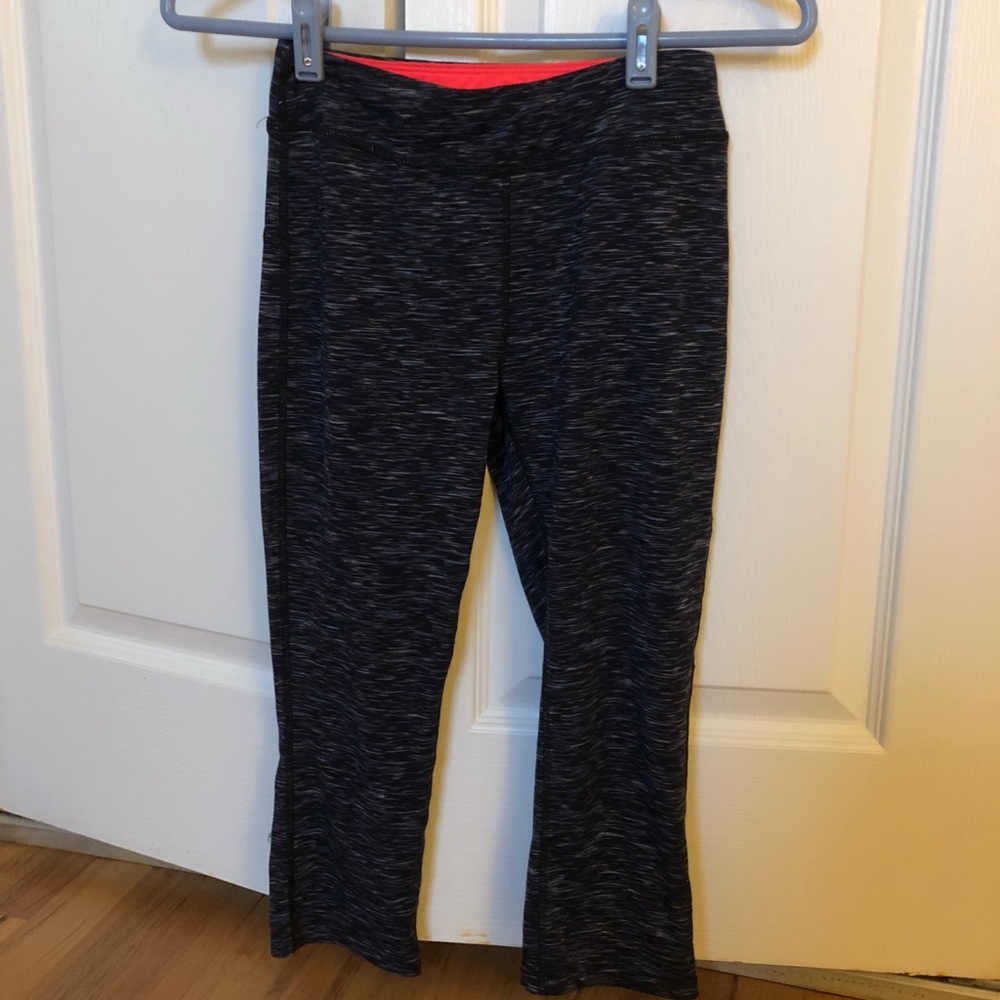 Women’s cropped workout leggings